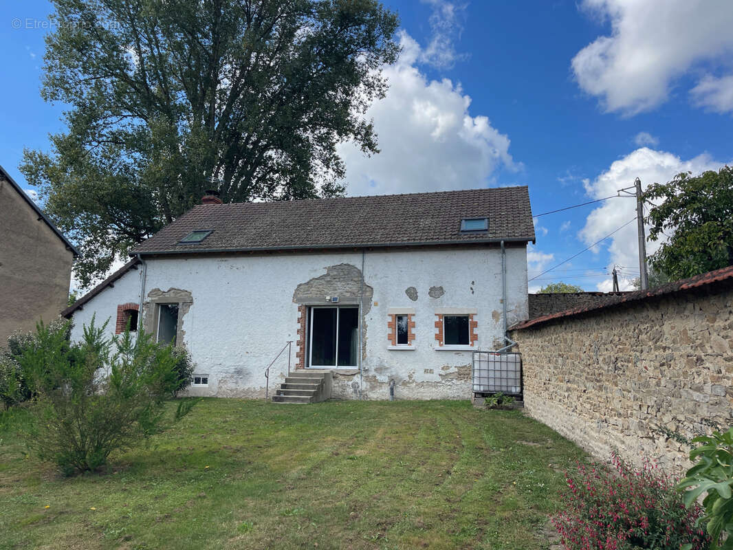 Maison à SAINT-MARCEL-EN-MARCILLAT