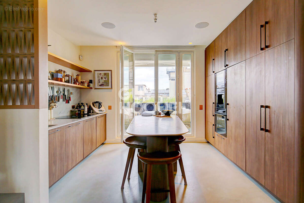 Appartement à PARIS-16E