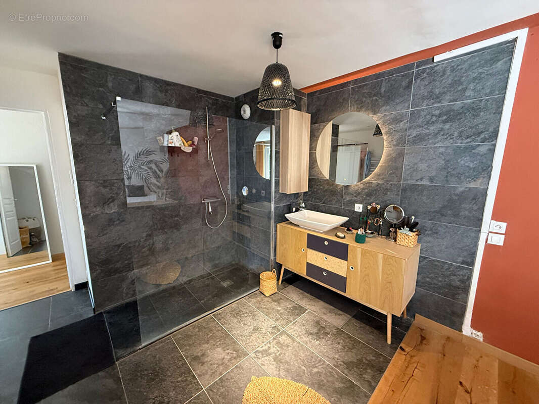 Appartement à VETRAZ-MONTHOUX
