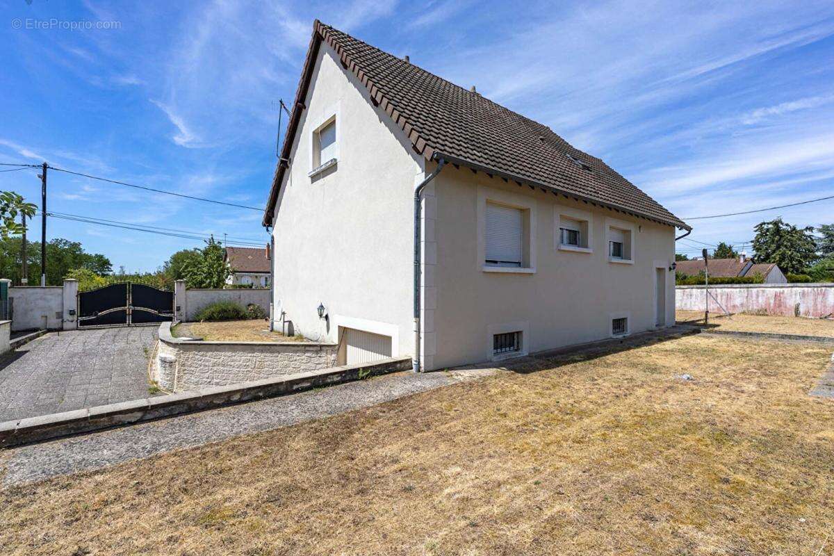 Maison Romorantin Lanthenay 6 pièce(s) 127 m2 - photo 2