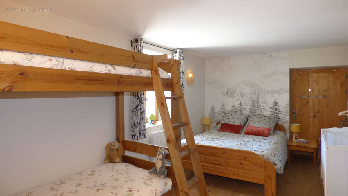 Maison à LES ALLUES