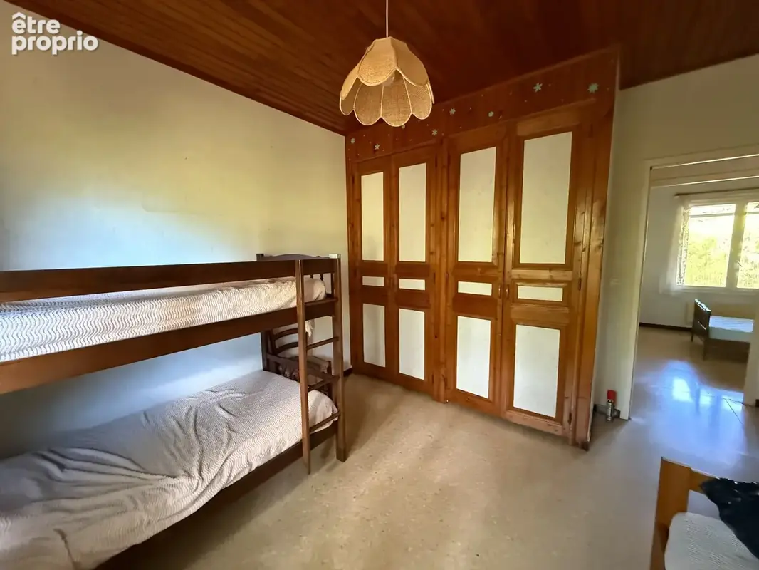 Maison de plain pied  avec piscine sur 2420 m2 de terrain arbore - photo 15