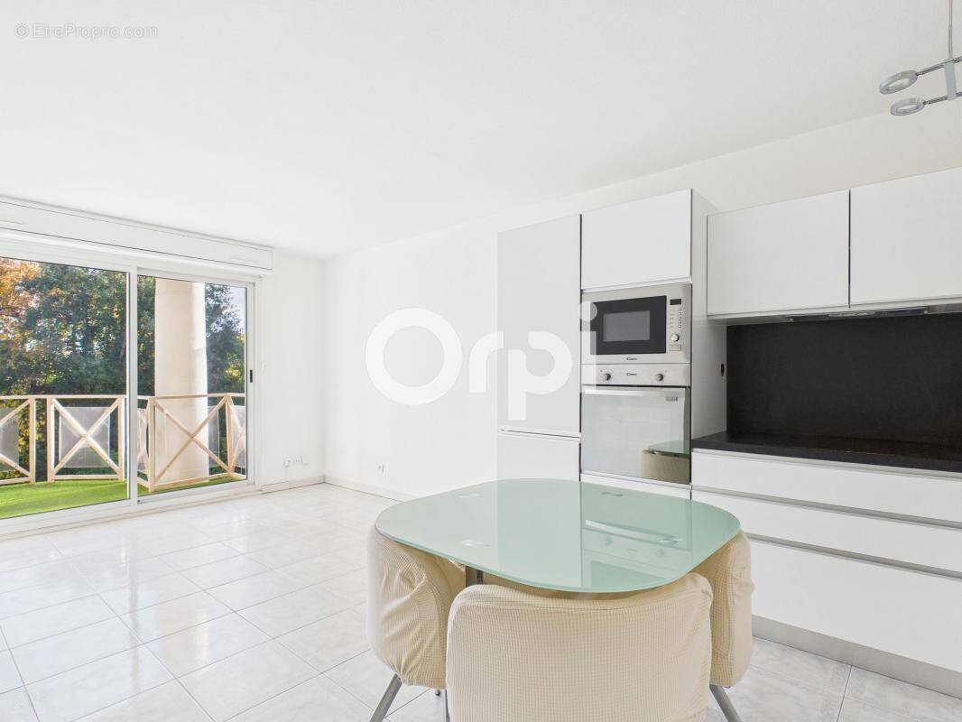 Appartement à MANDELIEU-LA-NAPOULE