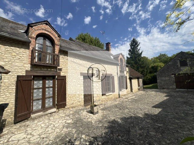 Maison à YEVRE-LA-VILLE