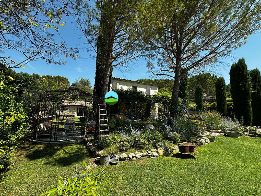 Maison à PERNES-LES-FONTAINES