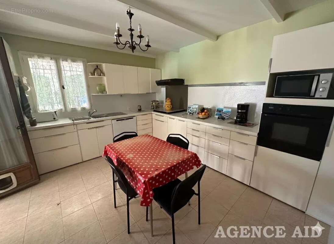 Maison à CUGES-LES-PINS