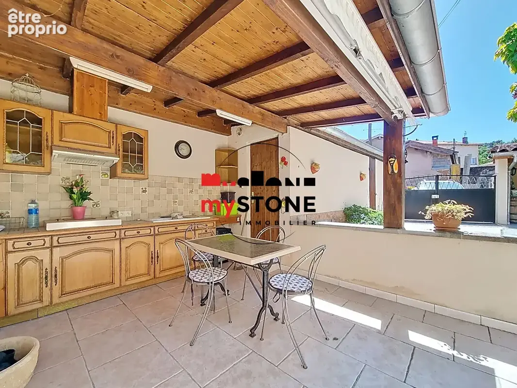 ST DIDIER DE FORMANS - Maison 98m² avec joli extérieur et dépendances. - photo 5