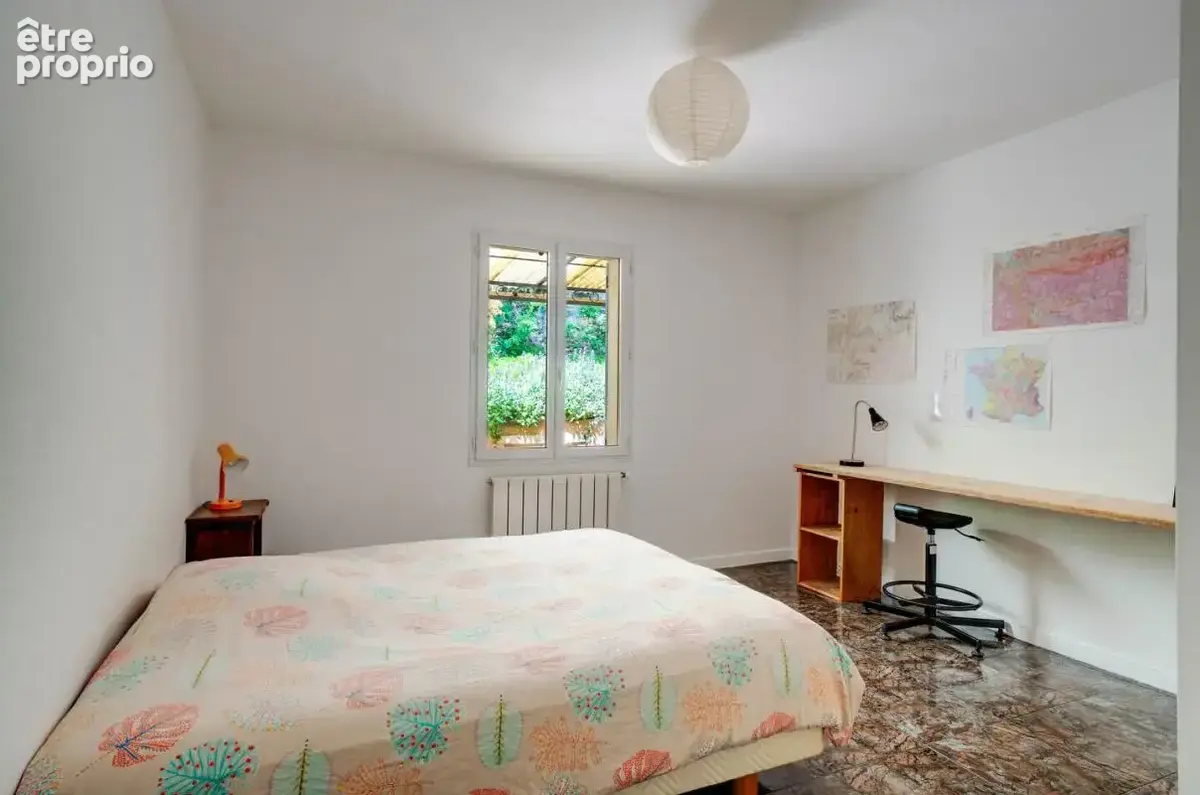 Villa T5 + T3 avec vue dégagée, piscine et immense garage - photo 15