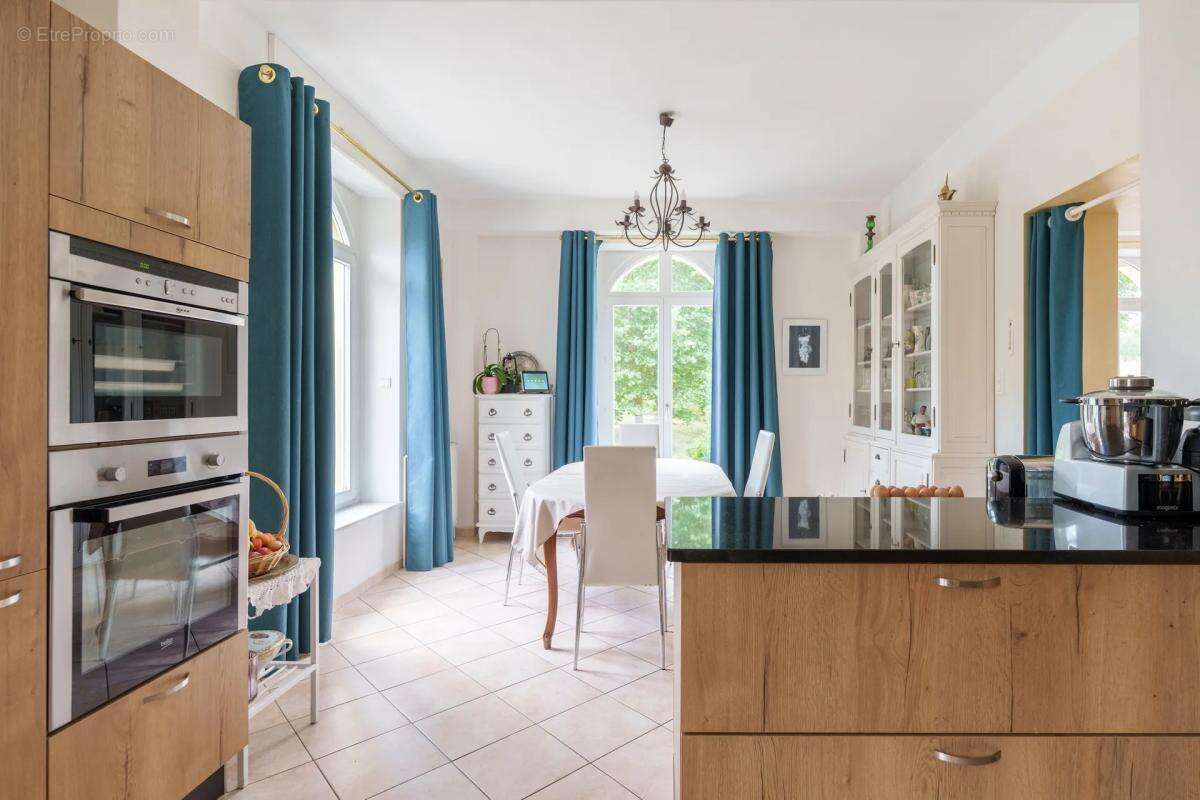 Maison à MIRECOURT