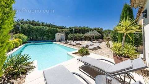 Commerce à SAINT-REMY-DE-PROVENCE