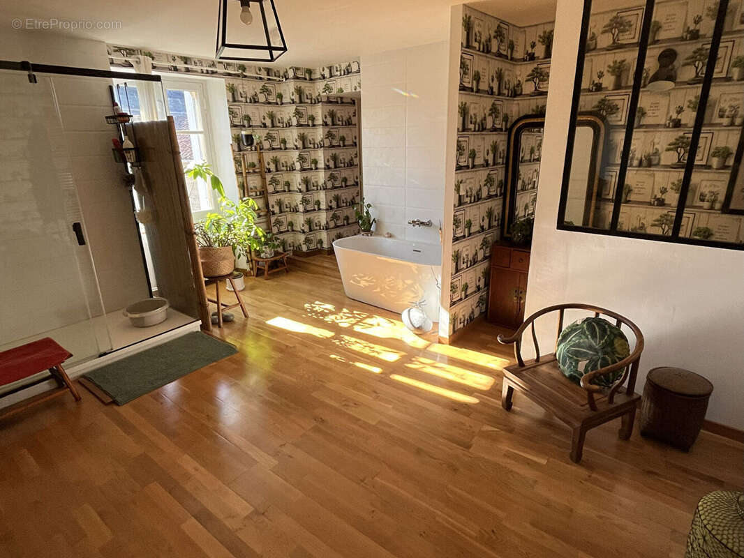 Maison à MONTS-SUR-GUESNES