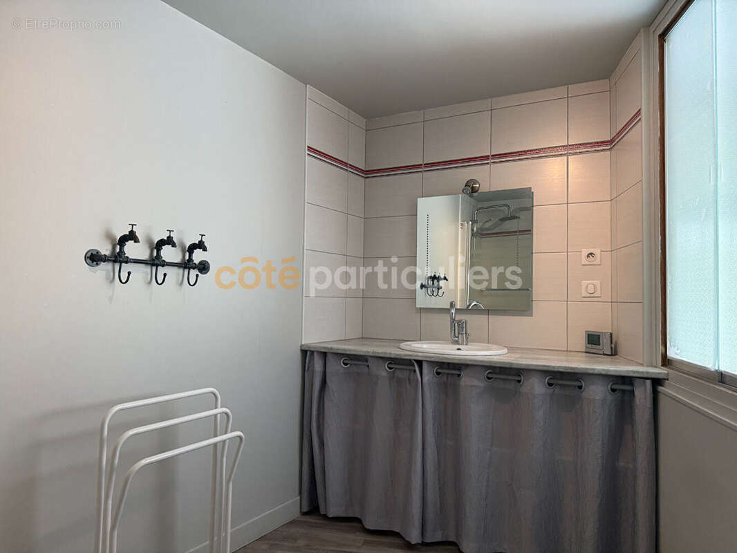 Maison à SAINT-GEORGES-DE-LIVOYE