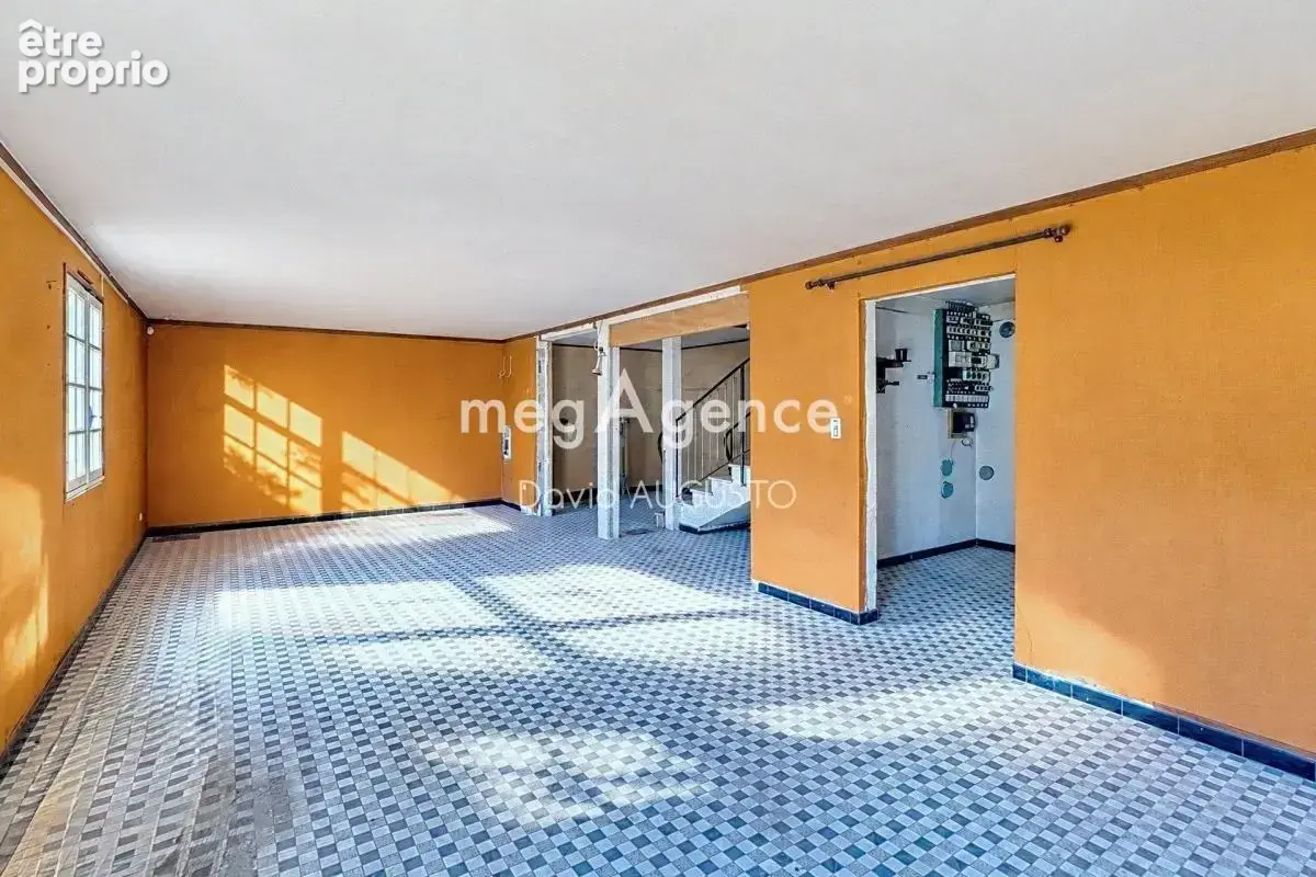 Rare à Tassin le Bourg, maison sur sous-sol complet, terrain de 900m2 - photo 9