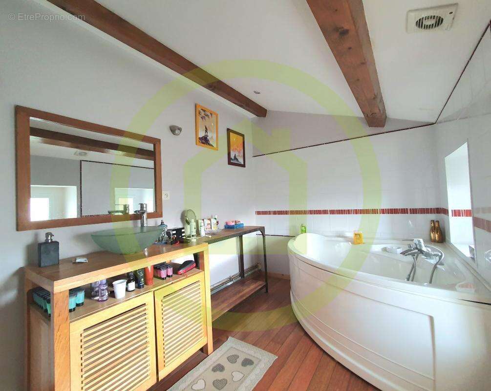 Maison à CORME-ROYAL