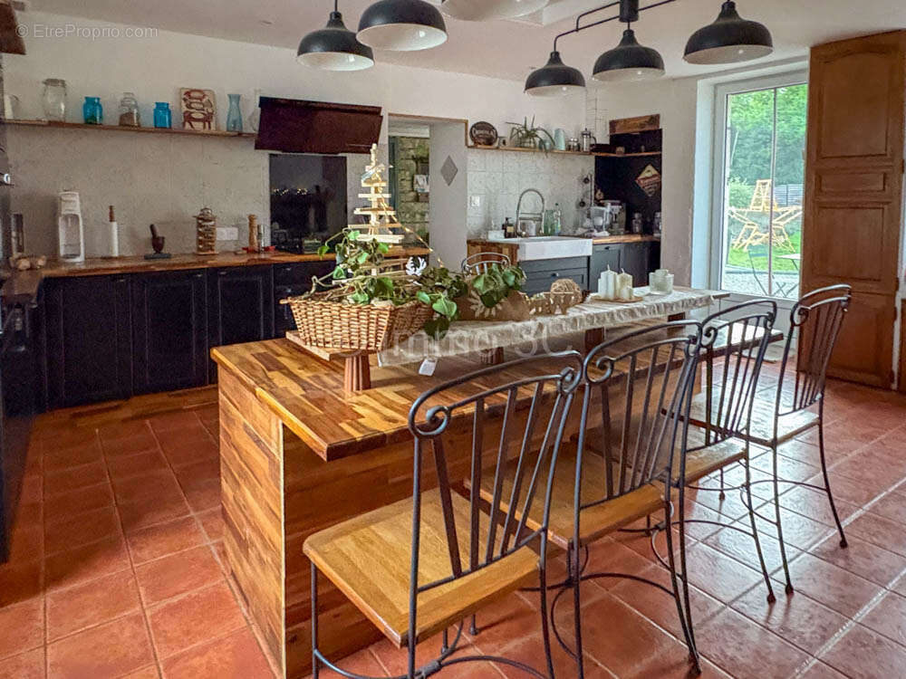 Maison à CHEF-BOUTONNE