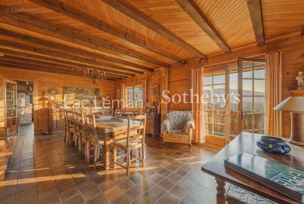 Chalet authentique avec vue panoramique – Propriété de 1,2 hectare - photo 3