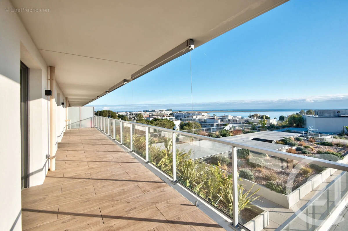 Appartement à SAINT-LAURENT-DU-VAR