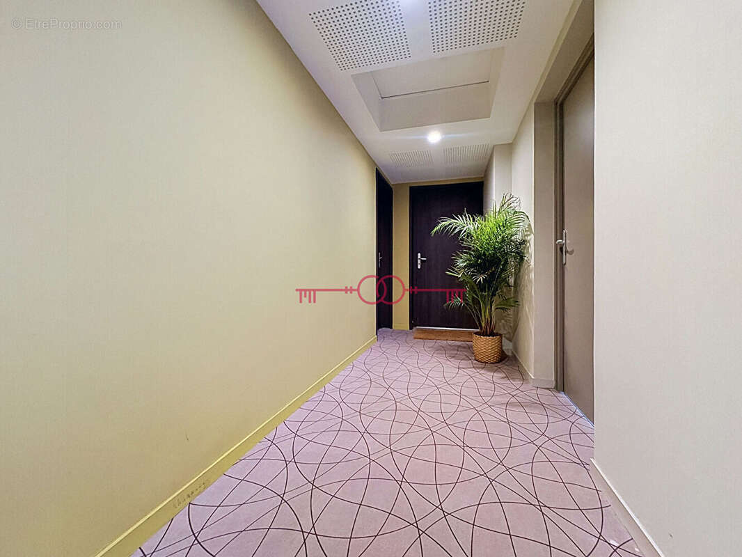À VENDRE - Charmant 2 pièces lumineux avec terrasse, dernier étage et parking - Secteur Neufchâtel à Reims - photo 8