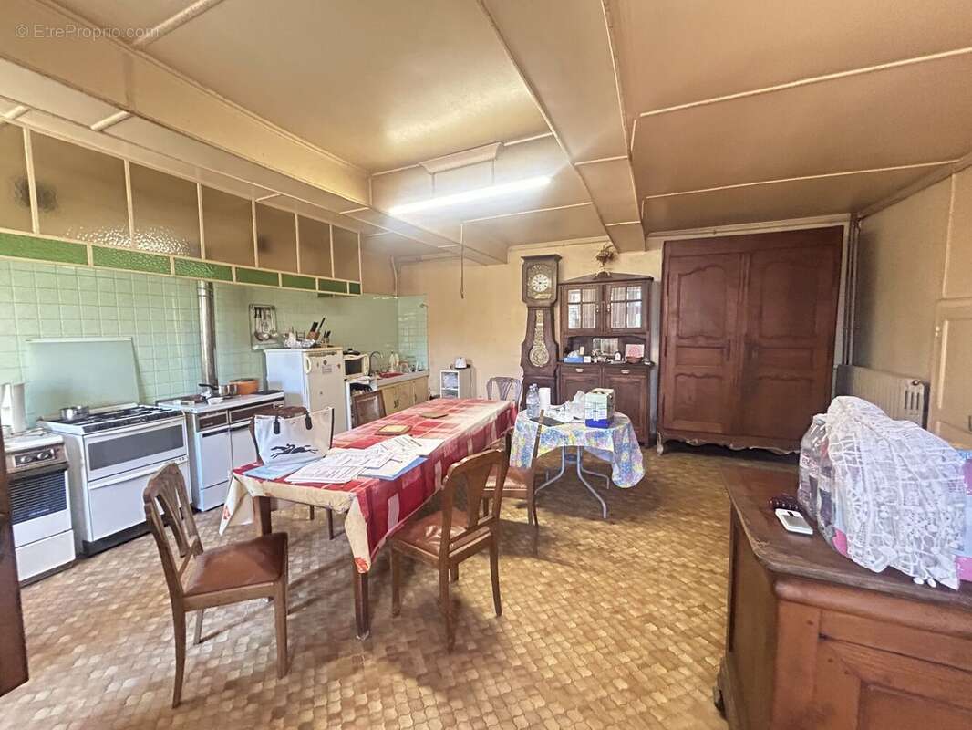 Maison 145 m² à Saint-Priest  - photo 5