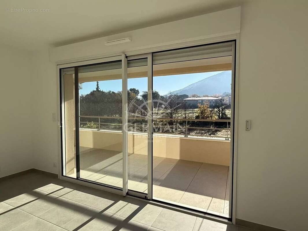 Appartement à ROBION