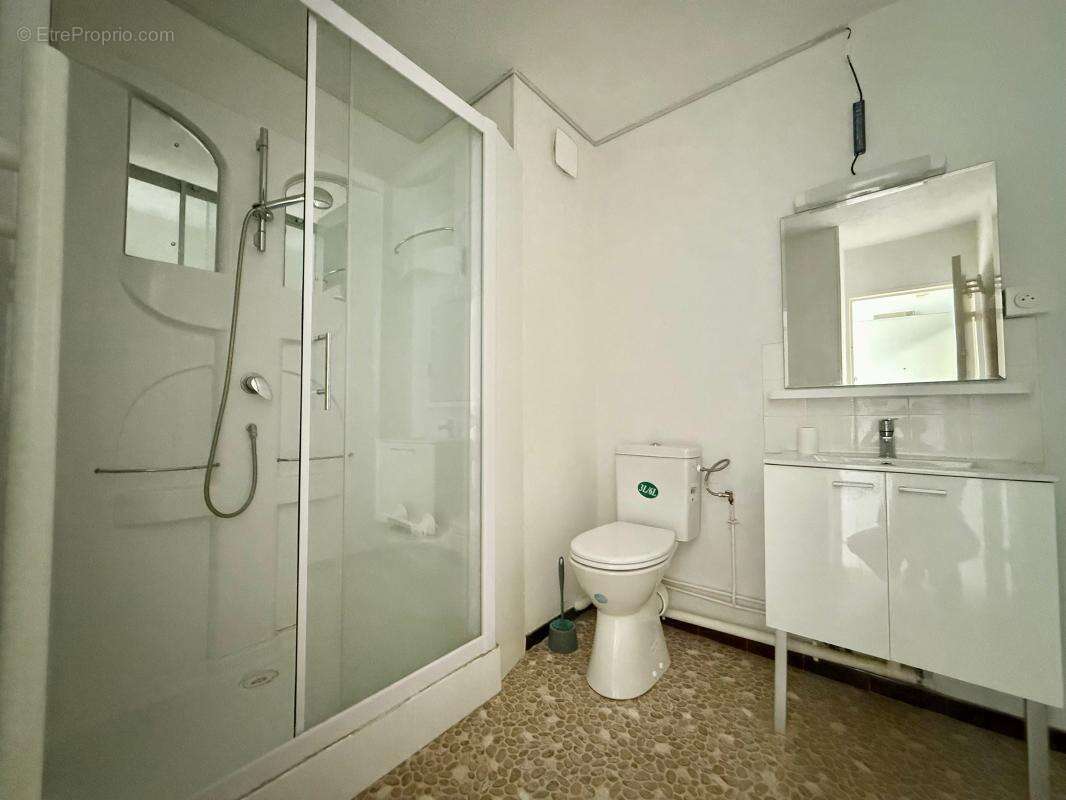 Appartement T 1 - dernier étage avec ascenseur - cave - parking privatif extérieur - photo 6