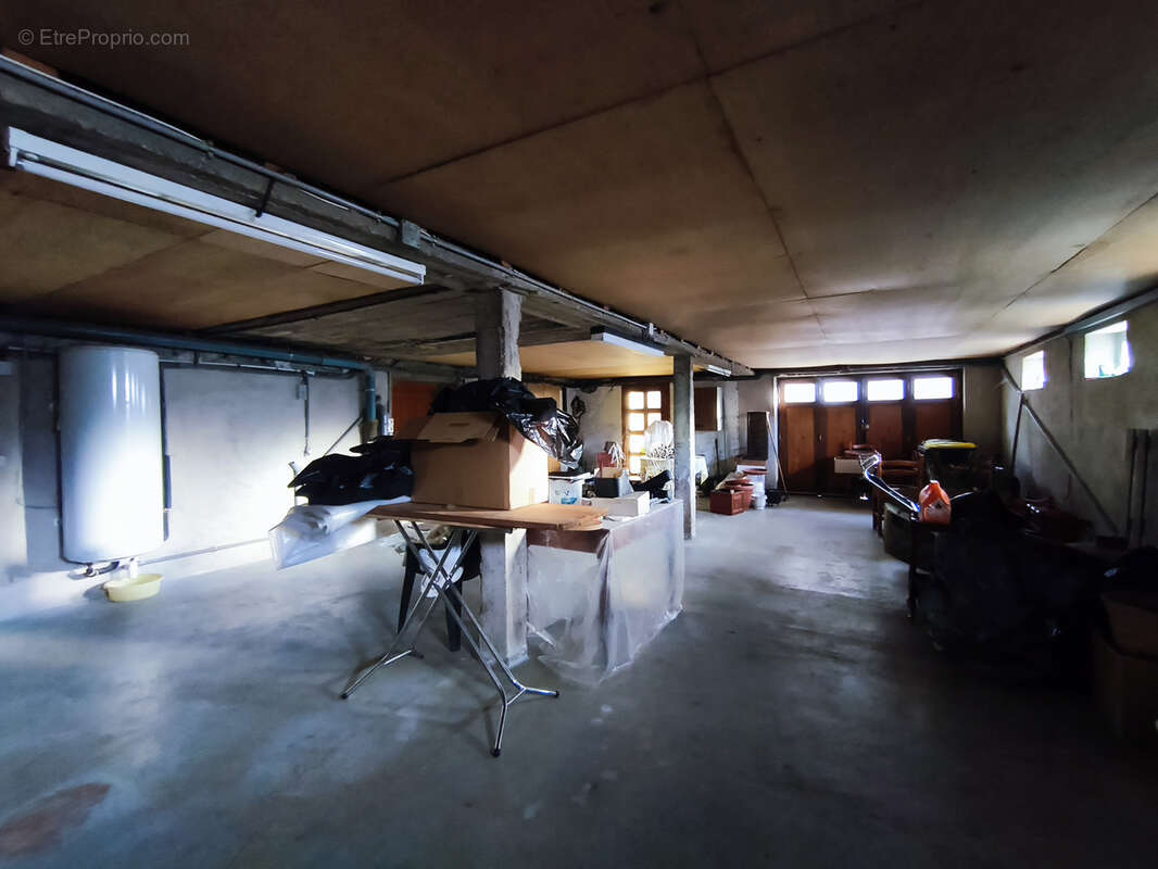 Maison à LA MONNERIE-LE-MONTEL