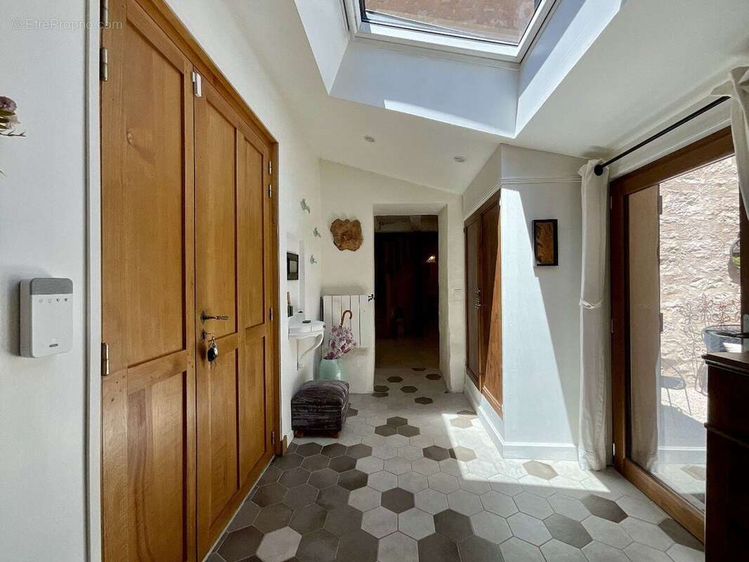Maison de bourg + jardin + dépendance - photo 7