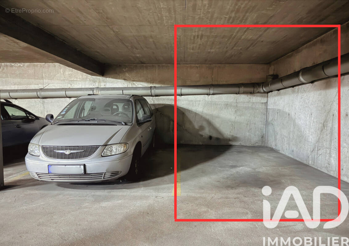 Photo 1 - Parking à PARIS-20E