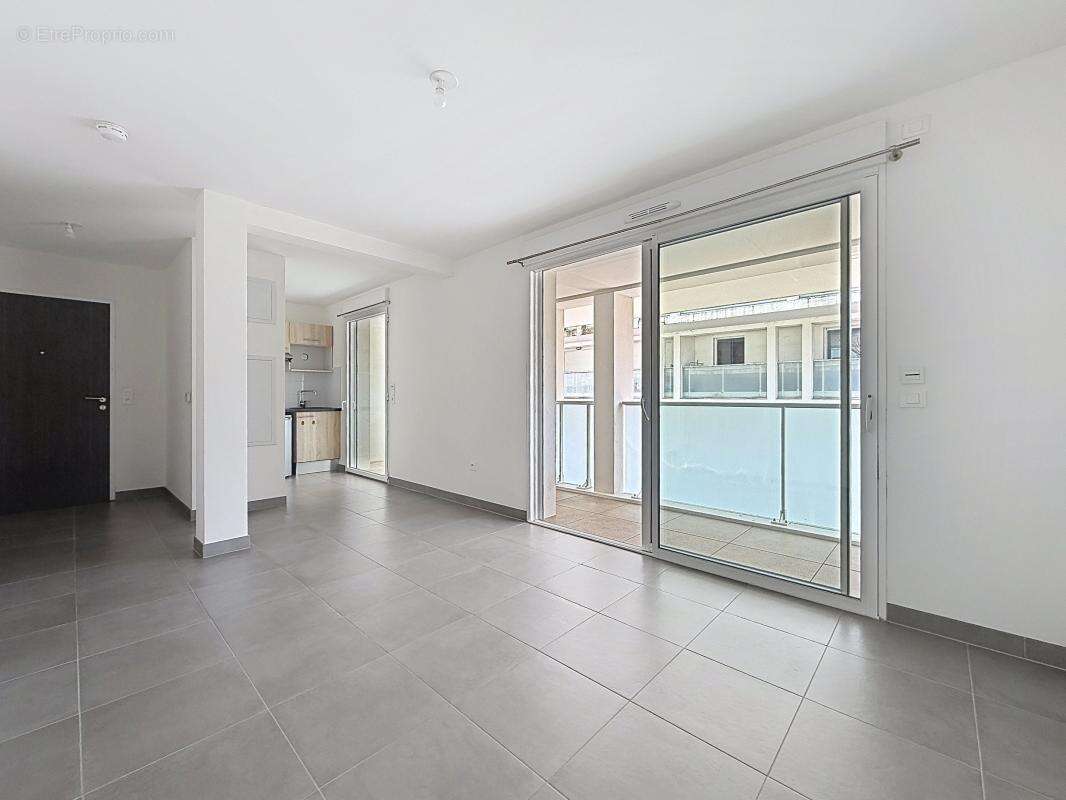 Appartement À Vendre - photo 2
