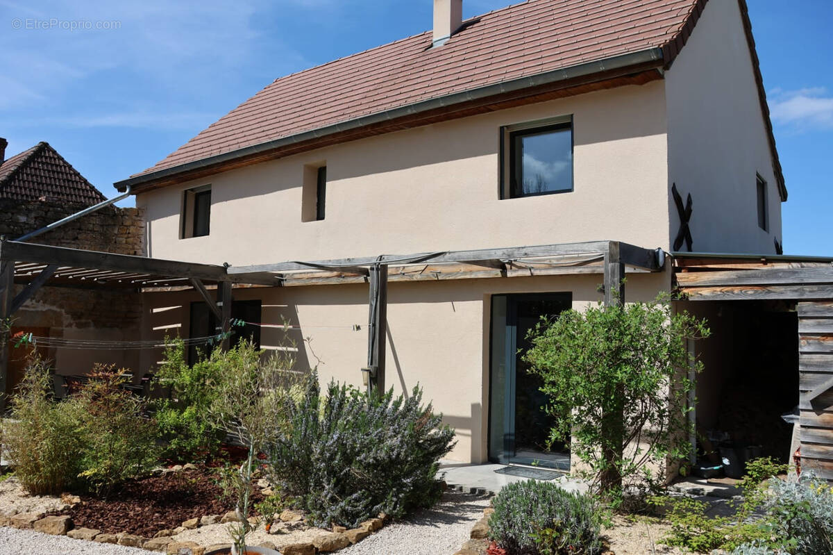 Maison à CHAROLLES