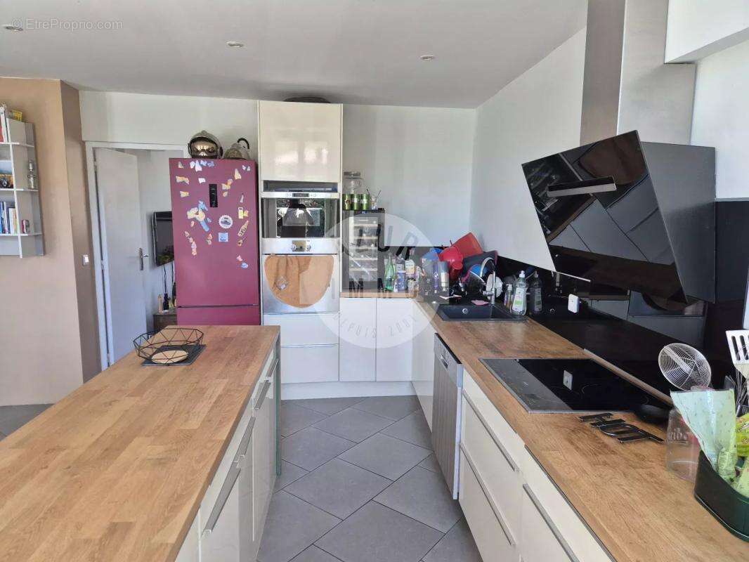 Appartement à ROQUEVAIRE