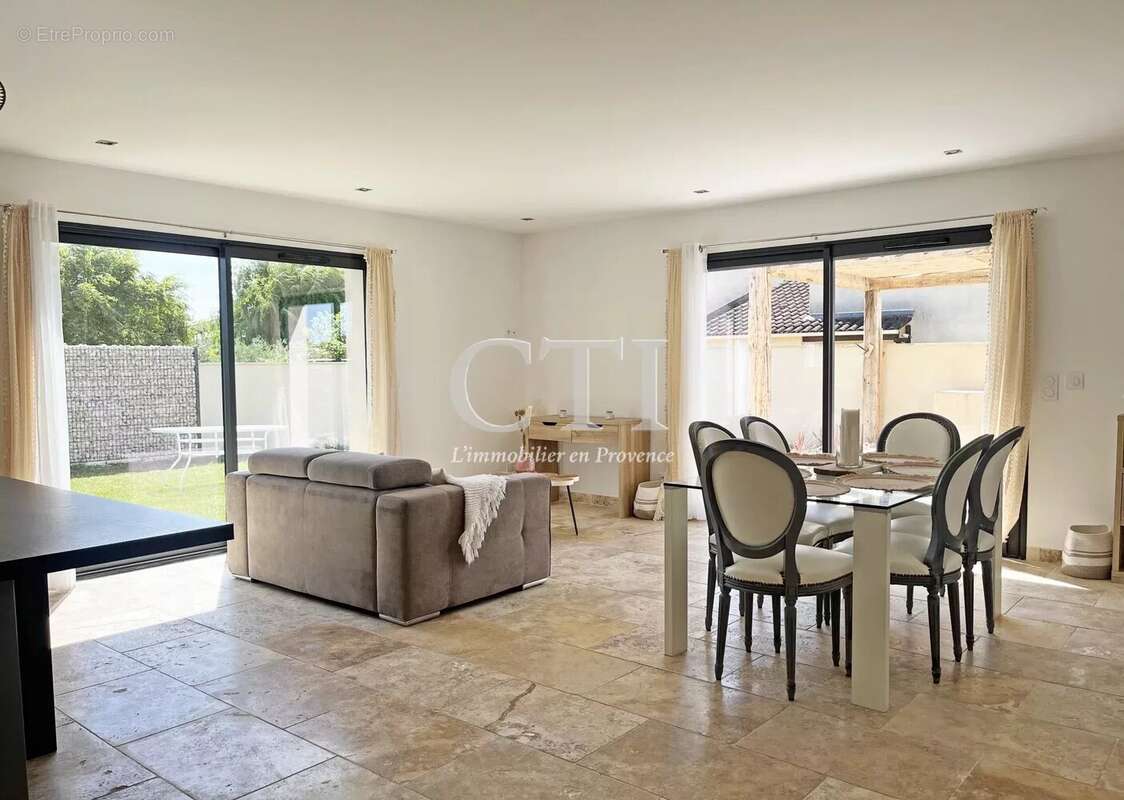 Maison à VAISON-LA-ROMAINE