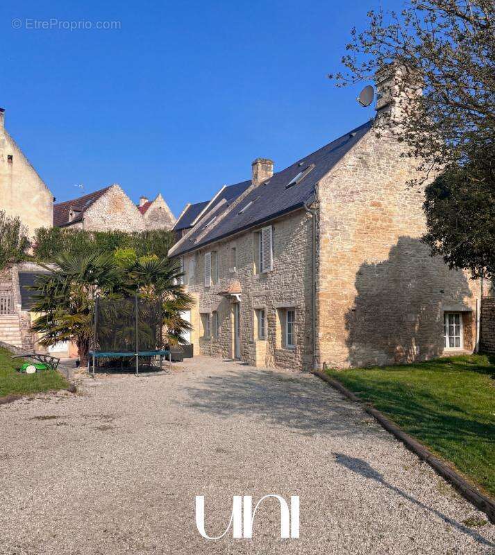 Maison à FONTAINE-HENRY