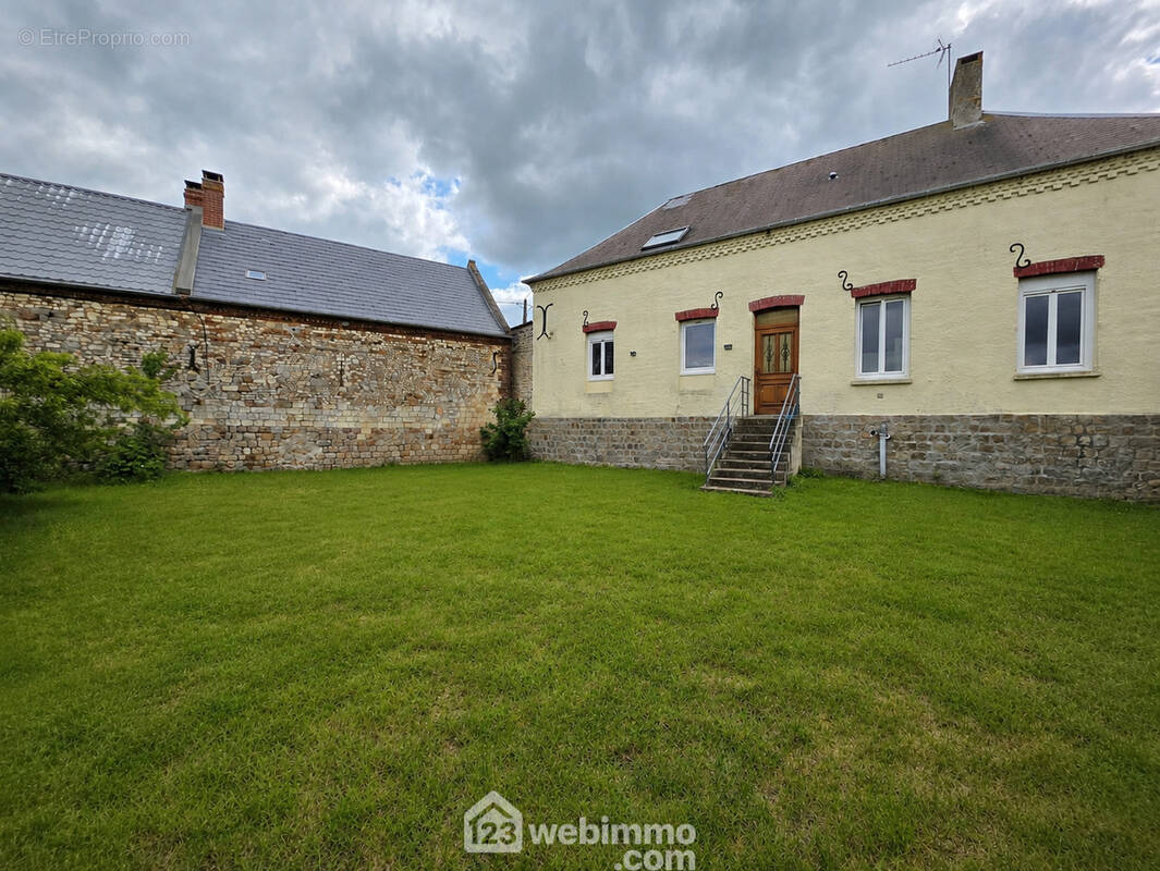 Maison de campagne avec commodités de plain-pied de 169 m² - Maison à VERNEUIL-SUR-SERRE