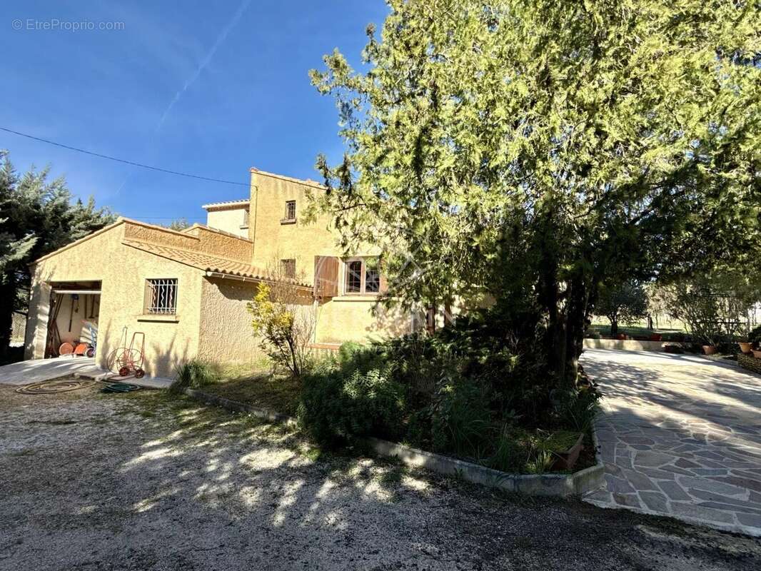 L’Isle-sur-la-Sorgue – Maison familiale avec jardin, garage et terrain piscinable - photo 14