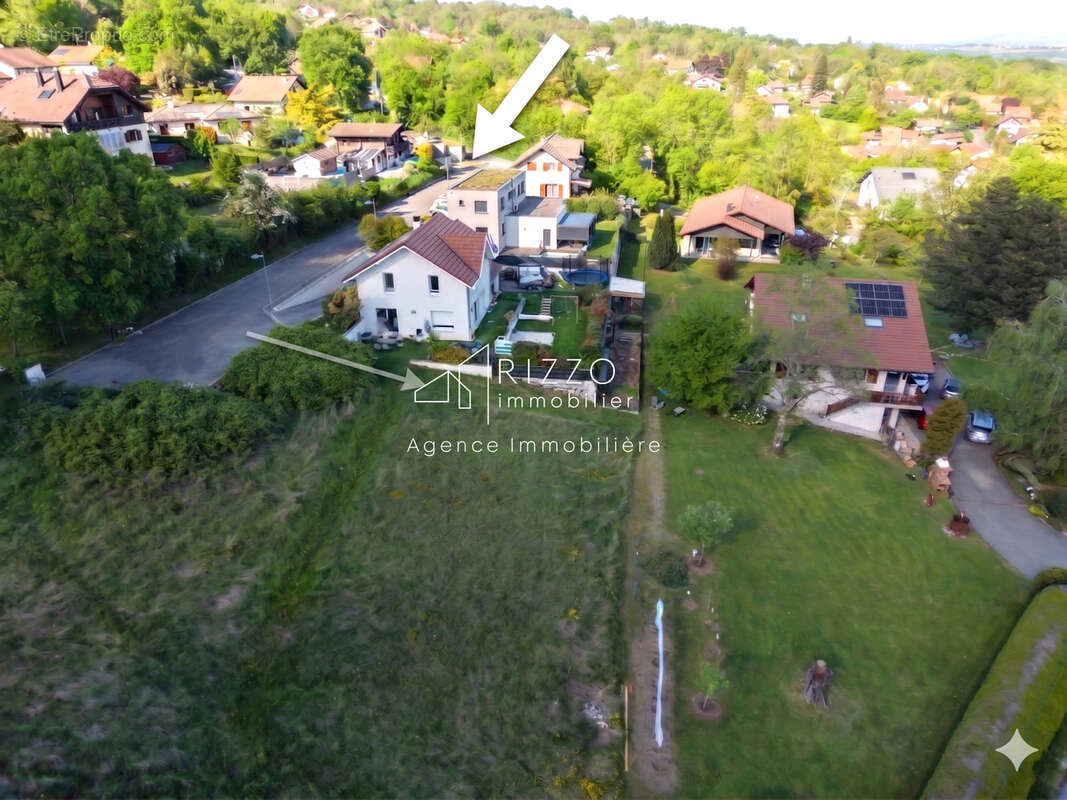 Terrain à PERON