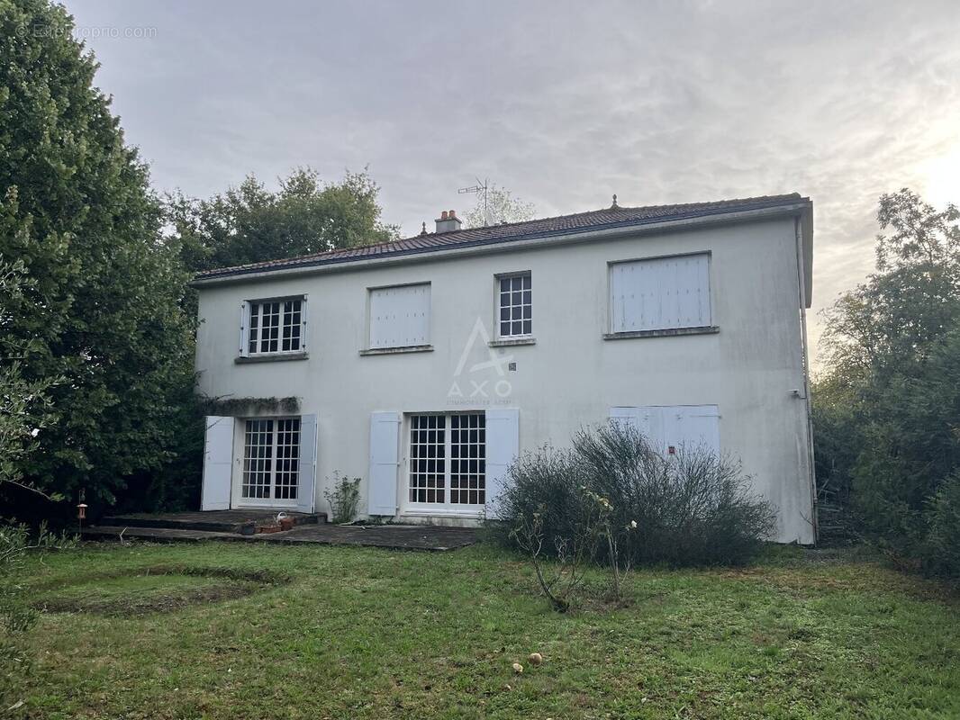 Maison Spacieuse à Vendre  Centre Bourg de Saint-Denis-la-Chevasse (Vendée) - photo 2