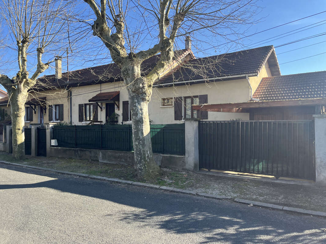 Maison à CHARVIEU-CHAVAGNEUX