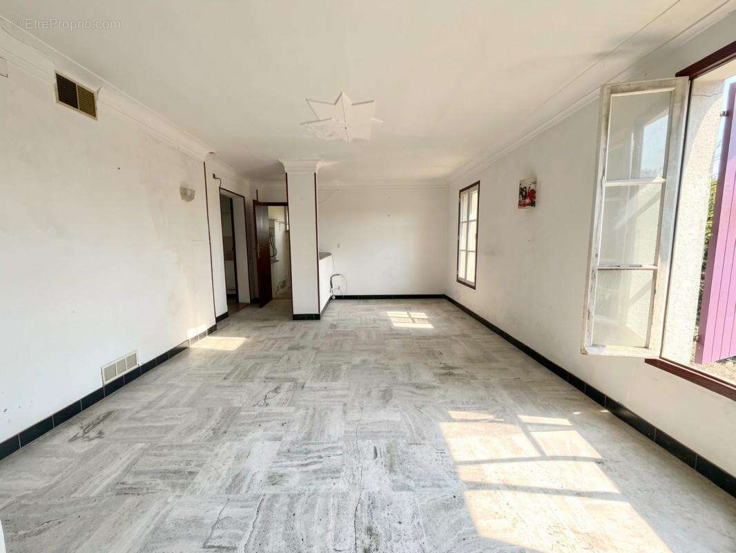Maison à LE MUY
