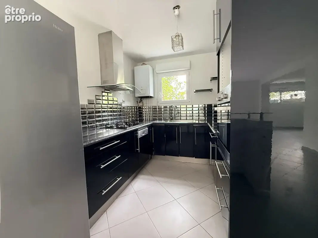 HIDRI IMMO PLUS vous propose en exclusivité une maison avec jardin, terrasses et garage à Saint-Martin-d'Hères - photo 9