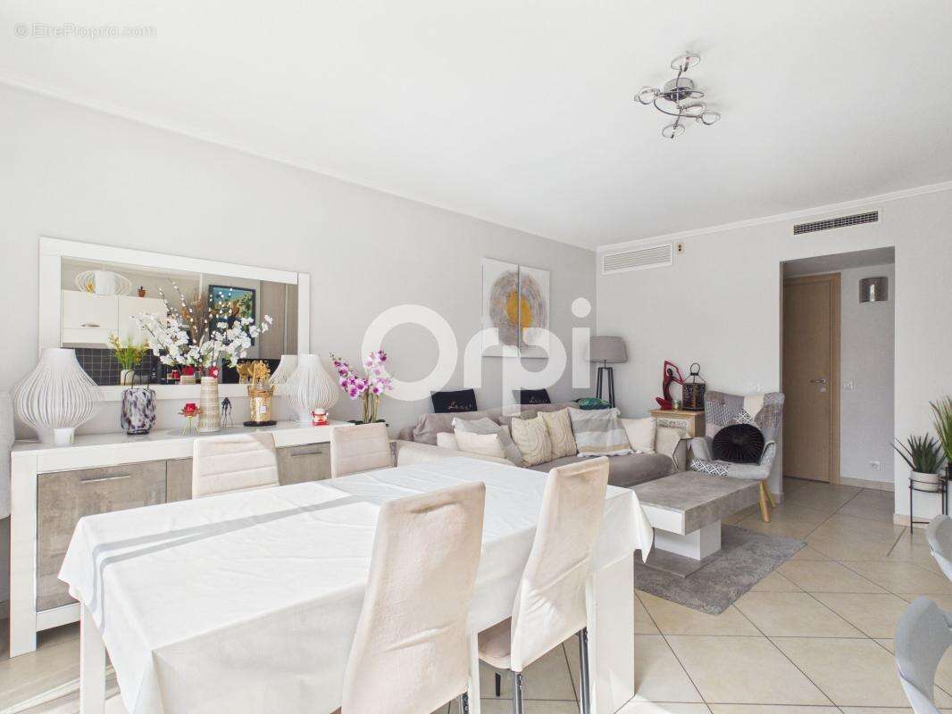 Appartement à MANDELIEU-LA-NAPOULE
