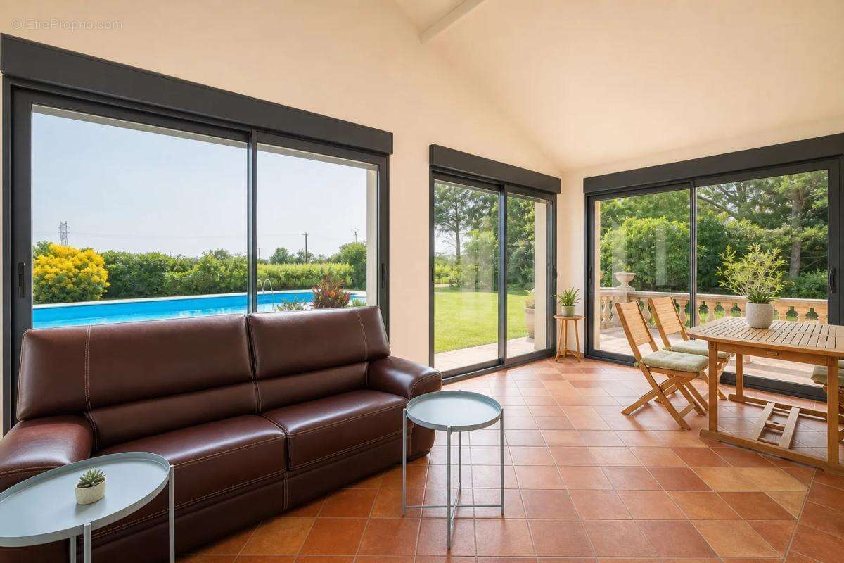 Maison à AMBES