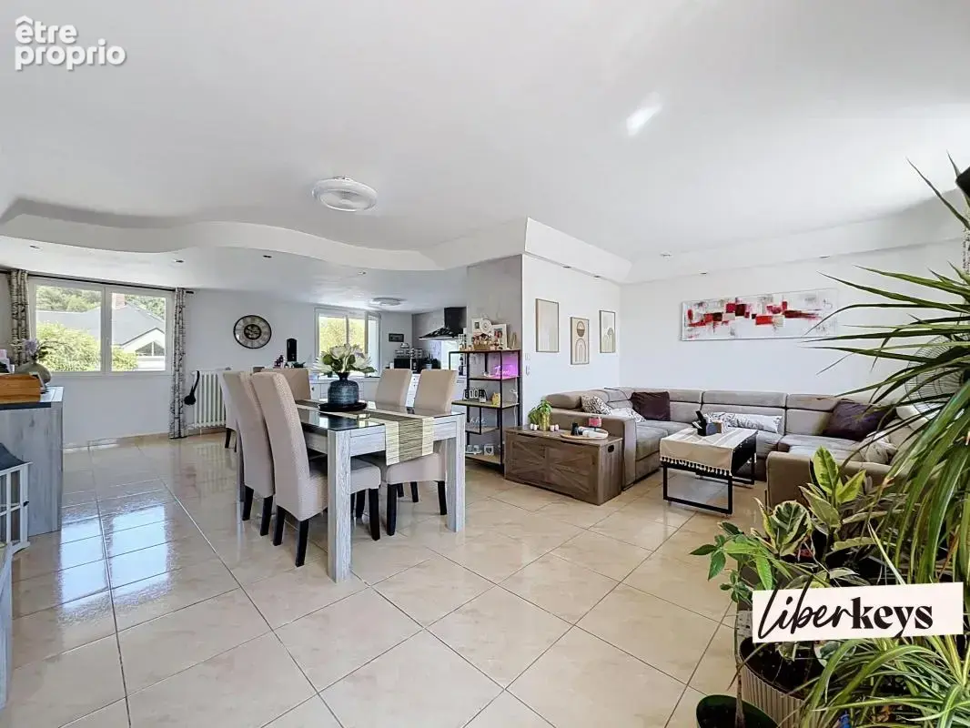 Maison Familiale T6 de 183 m2 situé à Ruaudin dans un quartier résidentiel - photo 2
