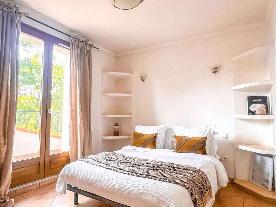 Maison familiale 6 pièces de 164 m² avec T2 indépendant de 35 m² - Roquefort les Pins - photo 9