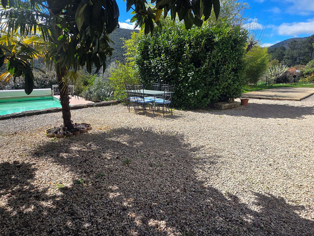 Mas en pierres avec piscine et puits - photo 17