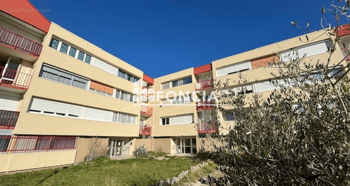 Appartement à VILLENEUVE-LES-AVIGNON