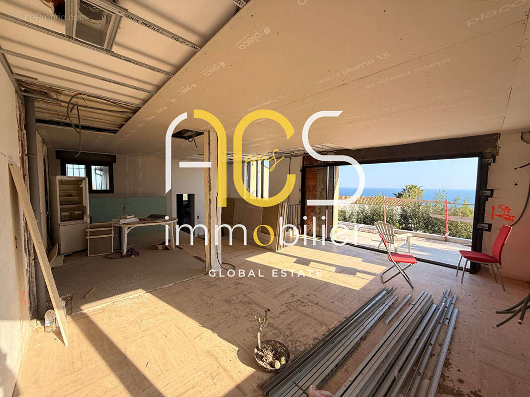 Maison à ROQUEBRUNE-SUR-ARGENS