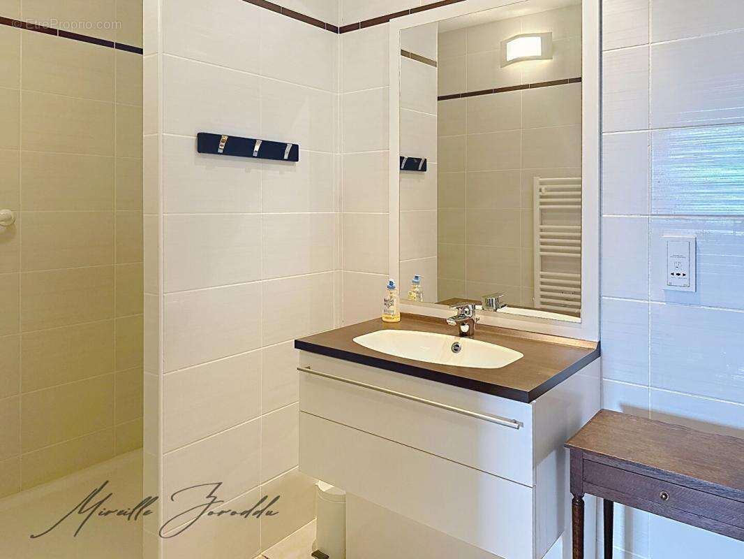 Maison à JONQUIERES-SAINT-VINCENT