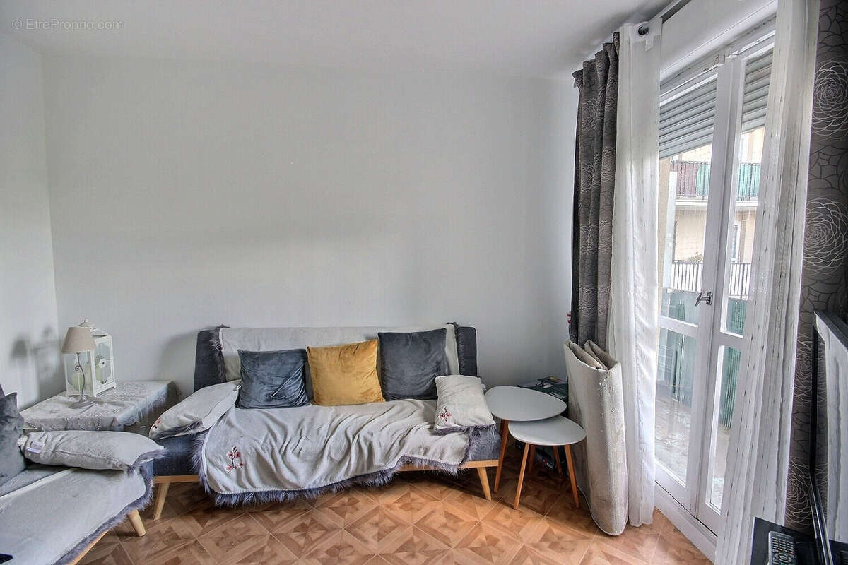Appartement à FRESNES