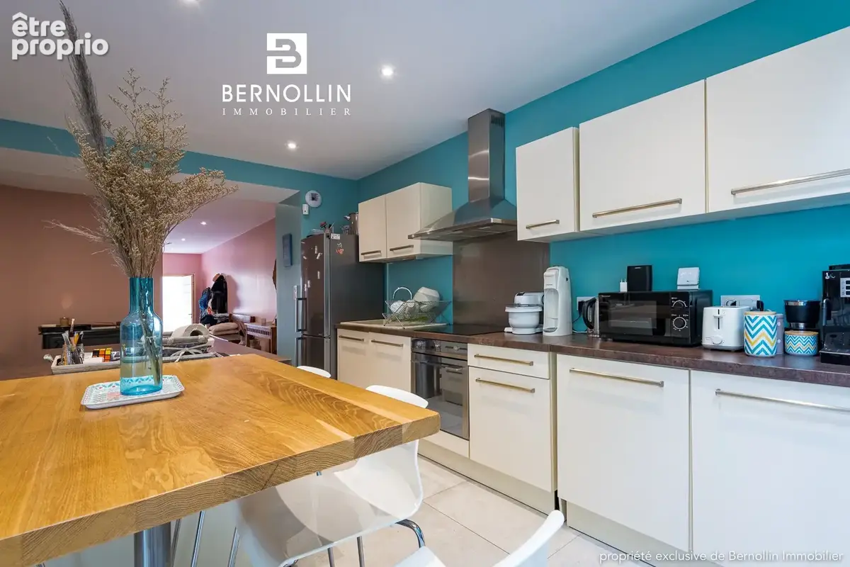 Authentique maison en pierre entièrement rénovée, 244 m2, 6 chambres, avec garage et terrain clos à Cuisiat - photo 3